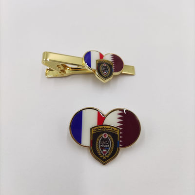 satın al Custom Tournament Security Force Badge Premium Heart-Shaped Dual Flag Enamel Pin And Tie Clip Set Çevrimiçi üretim