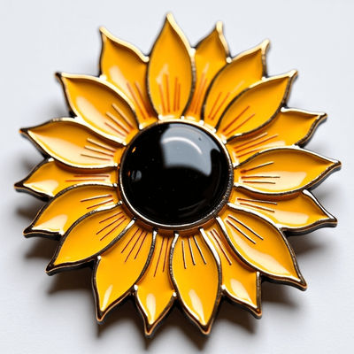 Enamel yaprakları ve reçine merkezi ile güneşçiçeği buzdolabı mıknatısı